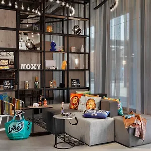 *** Hotel Moxy Expo Suíça