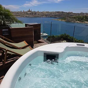 Unique Seafront Triplex Penthouse With Panoramic Bedroom & Rooftop Jacuzzi Overlooking Valletta Apartment
