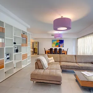 Seaview In Cambridge, Apartment